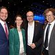mehrere Personen beim Neujahrsempfang