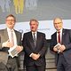 drei Männer auf der Bühne beim Neujahrsempfang