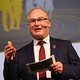 Mann hält Rede beim Neujahrempfang