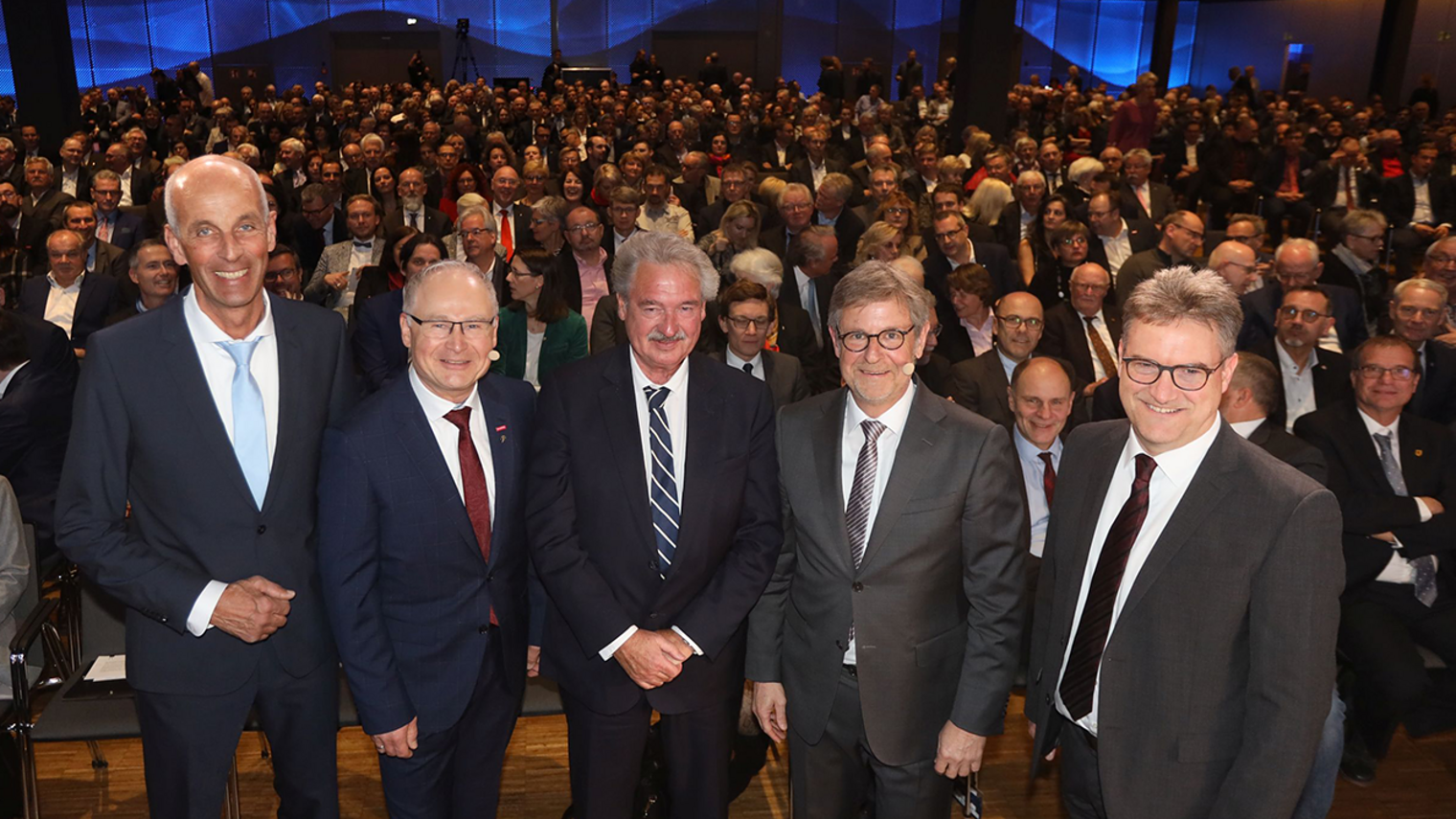 großes Gruppenbild beim Neujahrsempfang