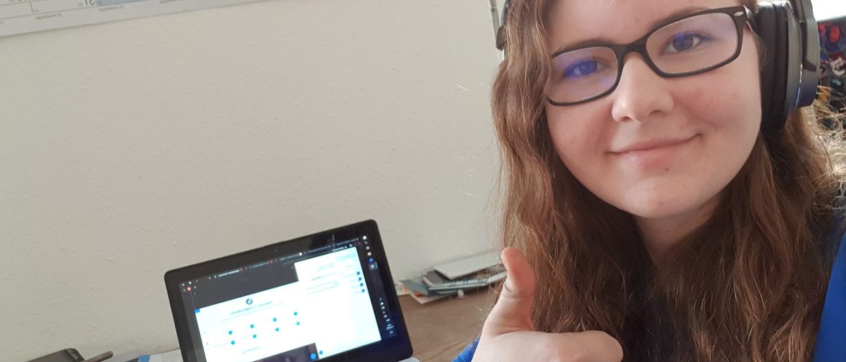 Ausbildungsbotschafter im digitalen Einsatz: Olivia Götz erzählt den Schülern des Berufsschulzentrums Stockach von ihrem Alltag als Auszubildende zur Metallbauerin bei der Gebr. Beyl GmbH in Gottmadingen. Ausbildungsbotschafter im digitalen Einsatz: Olivia Götz erzählt den Schülern des Berufsschulzentrums Stockach von ihrem Alltag als Auszubildende zur Metallbauerin bei der Gebr. Beyl GmbH in Gottmadingen.
