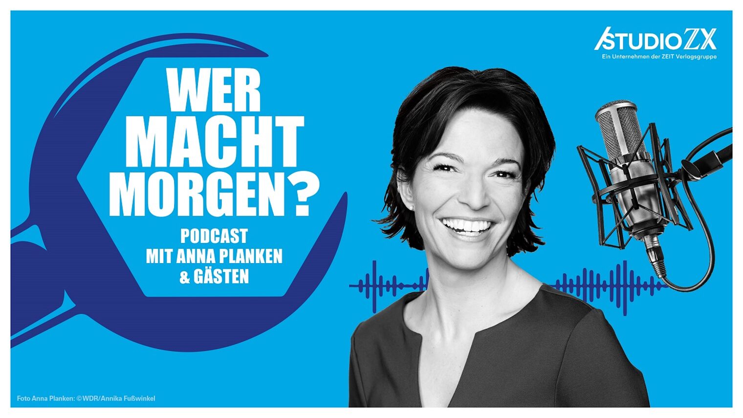 Werbung für neuen Handwerkspodast - Frau mit Mikro im Hintergrund