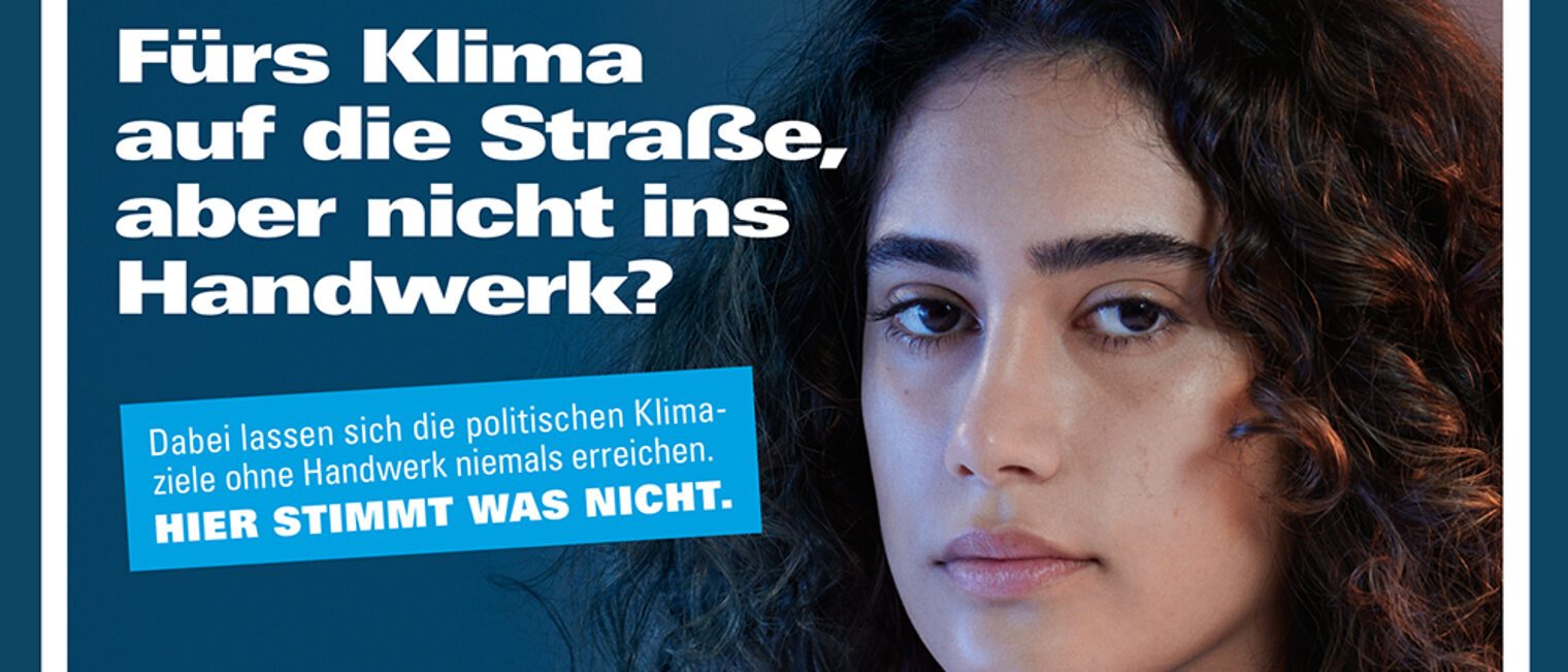 Handwerk liegt in unserer Natur Plakatmotiv der Imagekampagne für das deutsche Handwerk 2022: Junge Frau und Spruch: Für Klima auf die Straße, aber nicht ins Handwerk?