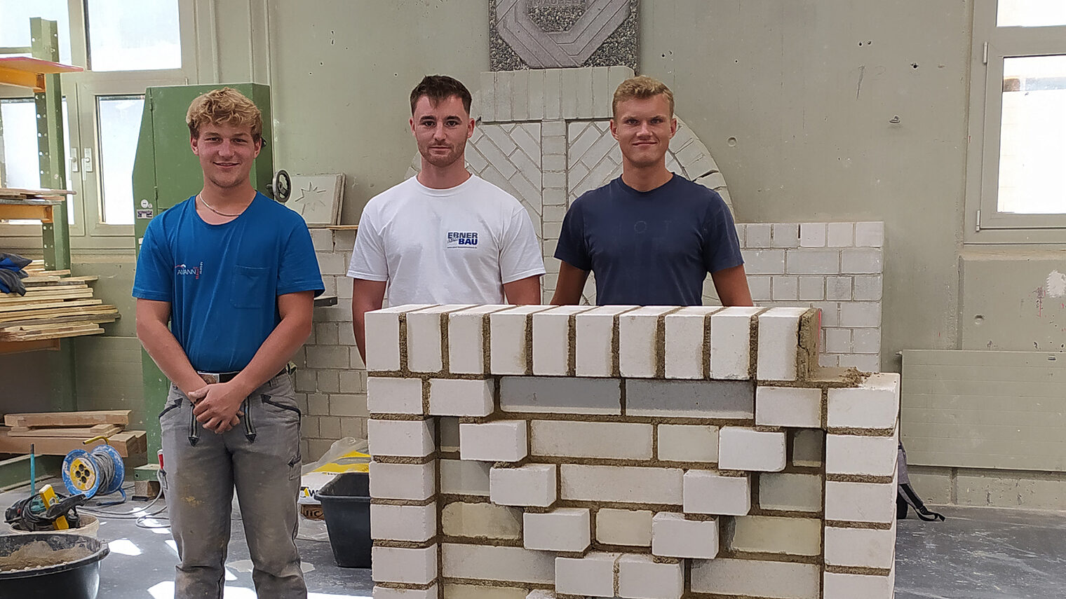 Haben den PLW der Maurer in Rottweil gewonnen: (von links nach rechts) Linus Metzler (Platz 3), Jannik Kaiser (Platz 2) und Niclas August (Platz 1).