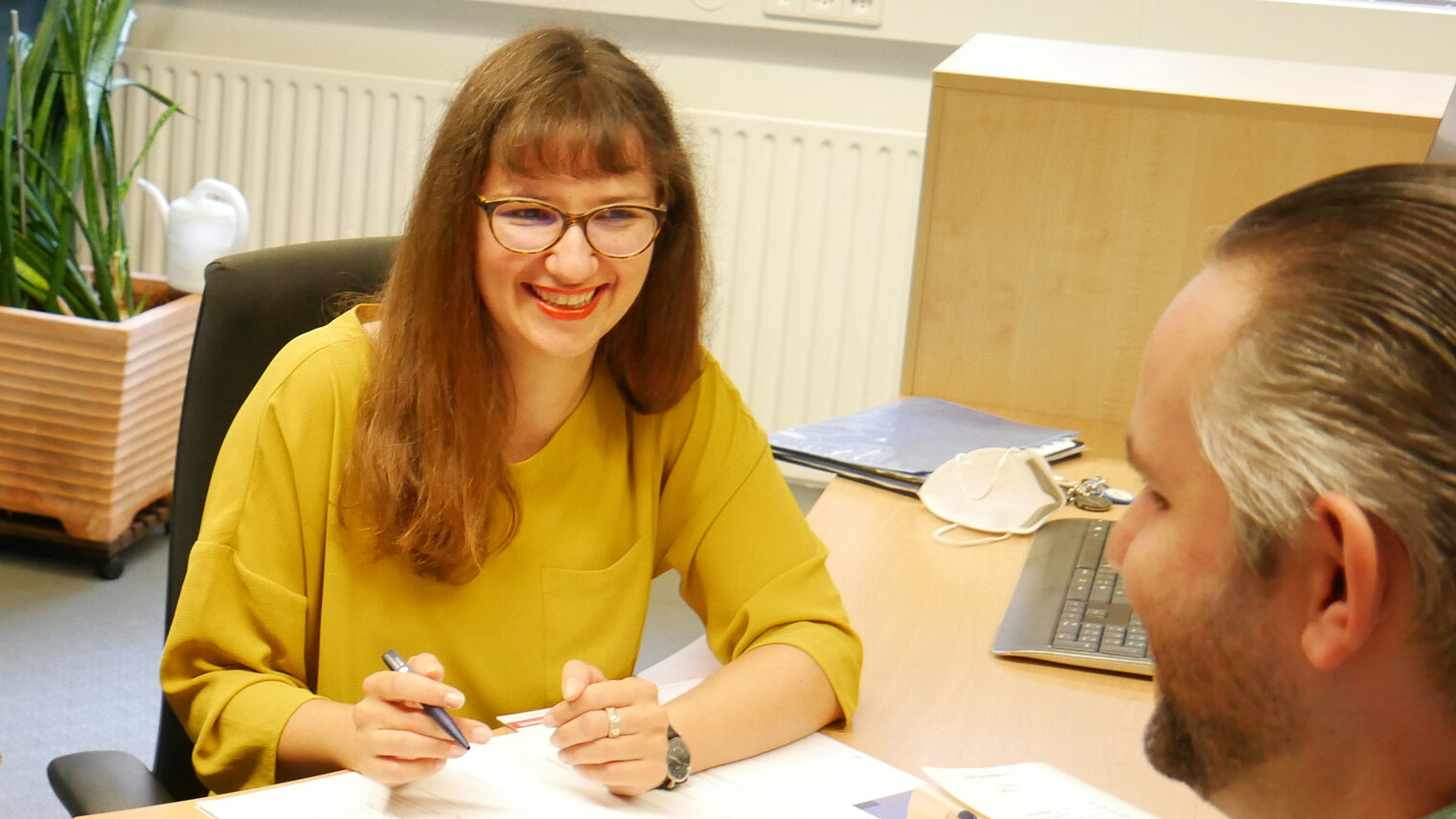Die Rechtsberaterin Viola Bischoff der Handwerkskammer Konstanz im Beratungsgespräch.