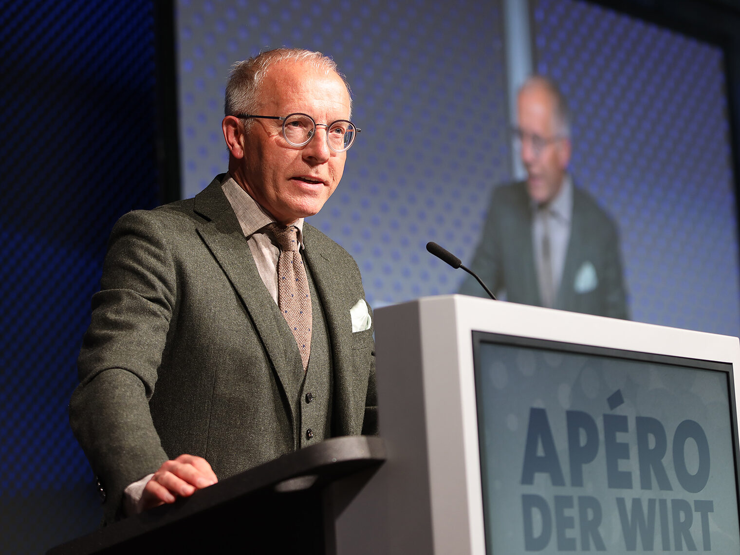Karl-Rudolf Korte spricht beim Frühjahrsempfang der Konstanzer Wirtschaftskammern 2023.