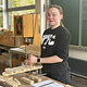 Girls Day 2023 in der Bildungsakademie Rottweil, hier eine Schülerin in der Schreinerwerkstatt.