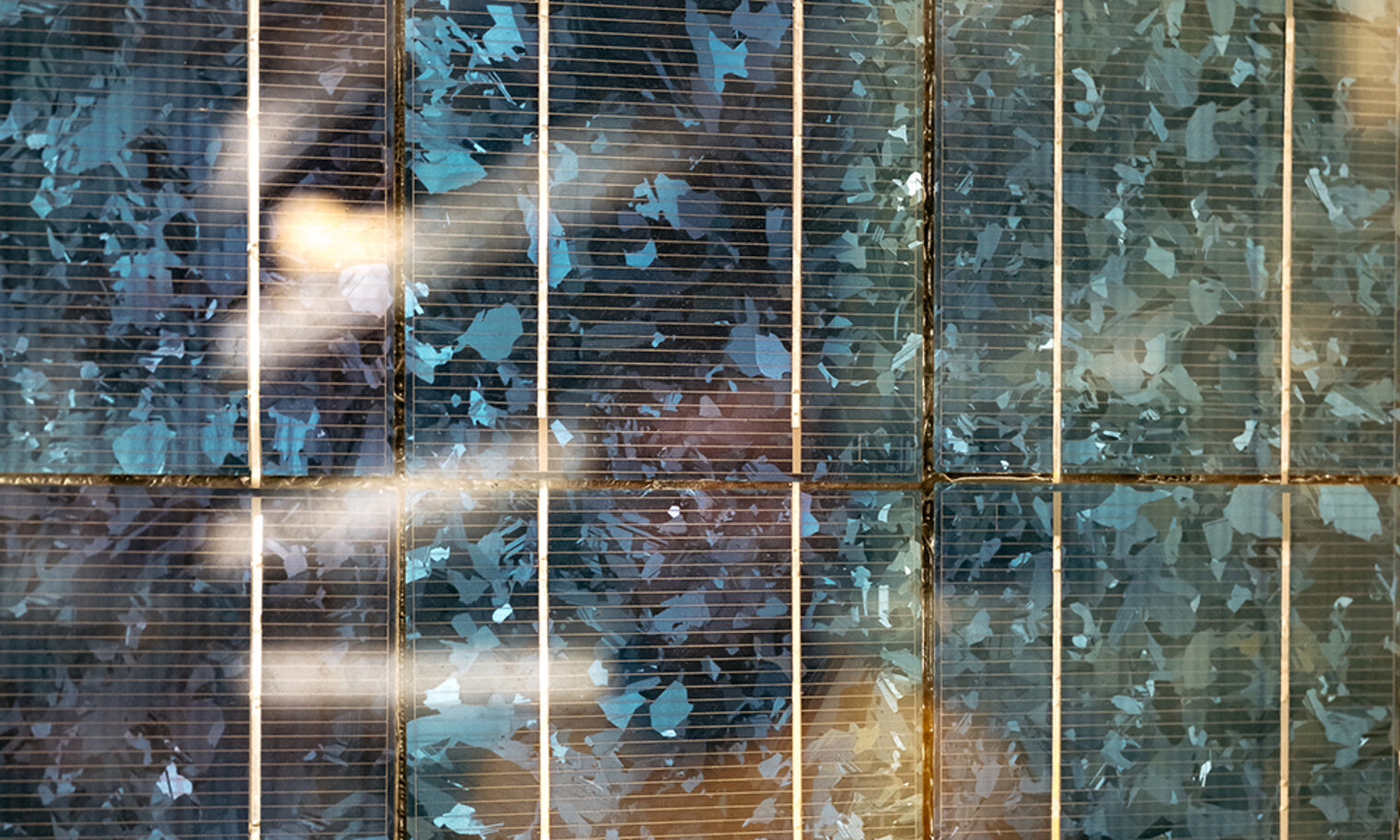 Detailansicht von Photovoltaik-Anlage.