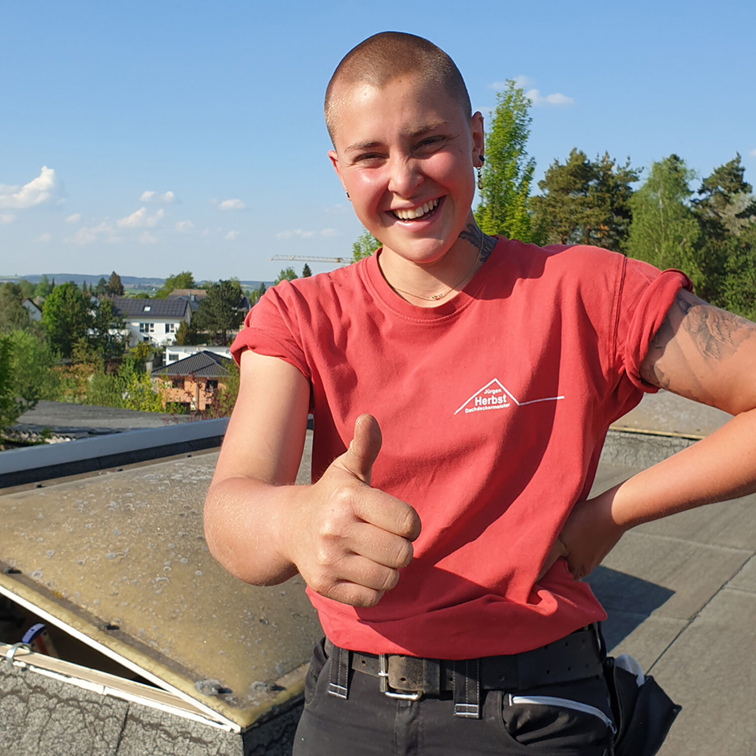 Portrait der jungen Dachdeckerin Emelie Schönleber.