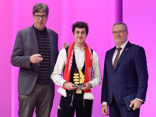 Florian Dorer mit ZDH-Präsident Jörg Dittrich und MdB Michael Kellner.