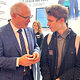 Berufsmesse Jobs für Future in Villingen: Kammerpräsident Werner Rottler im Gespräch mit einem Schüler.