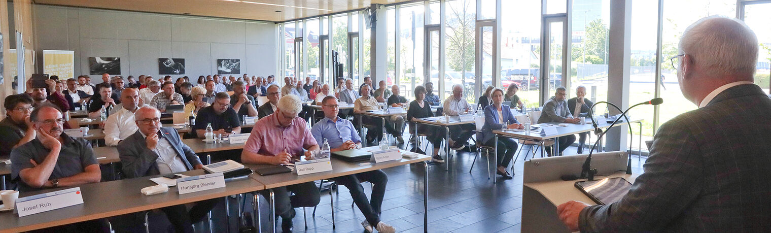 Blick in die Vollversammlung in der Bildungsakademie Singen.