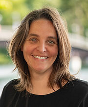 Portrait von Julia Kipping