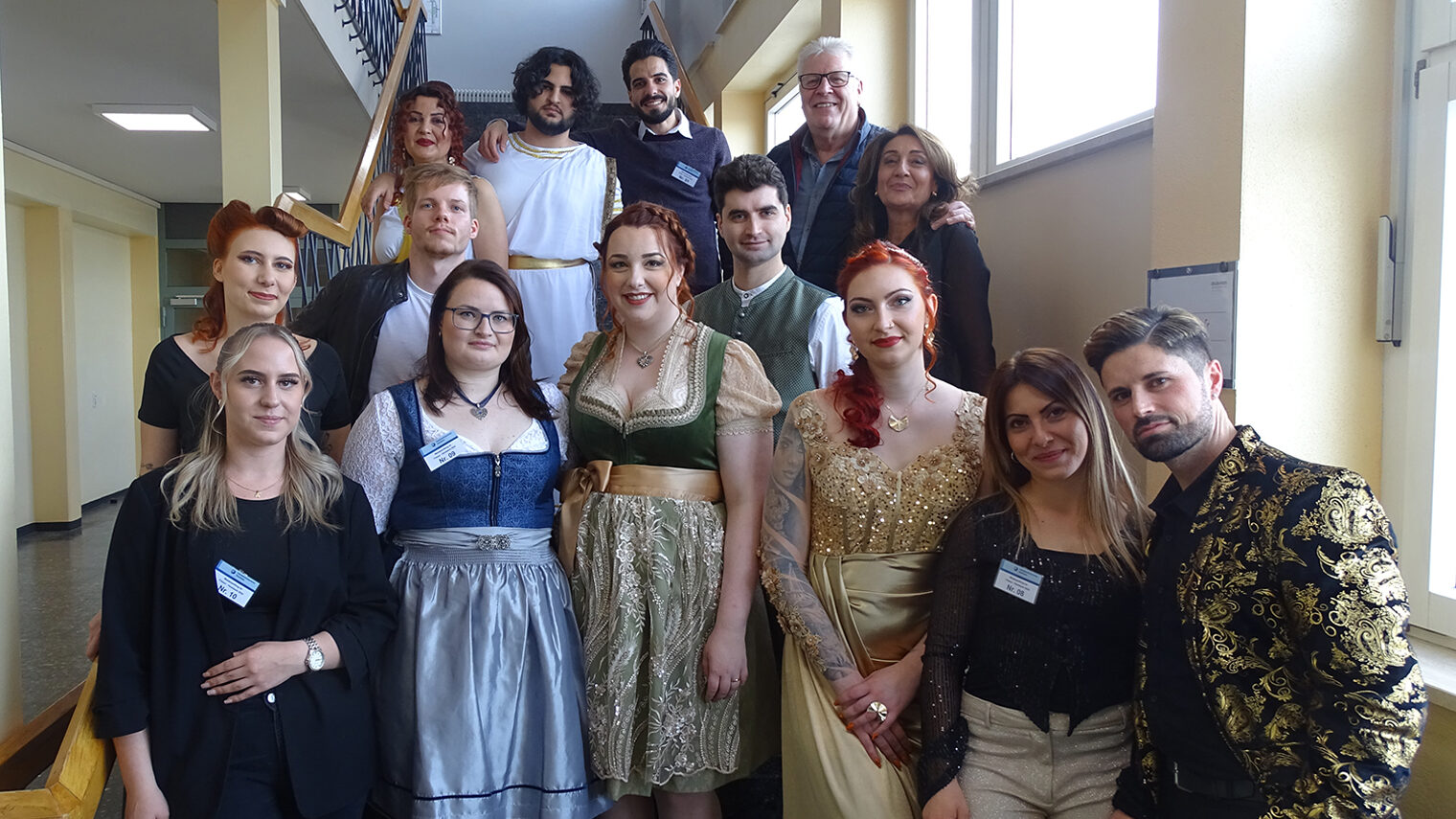 Gruppenbild von der Meisterprüfung der Friseure 2024 in der Bildungsakademie Rottweil.