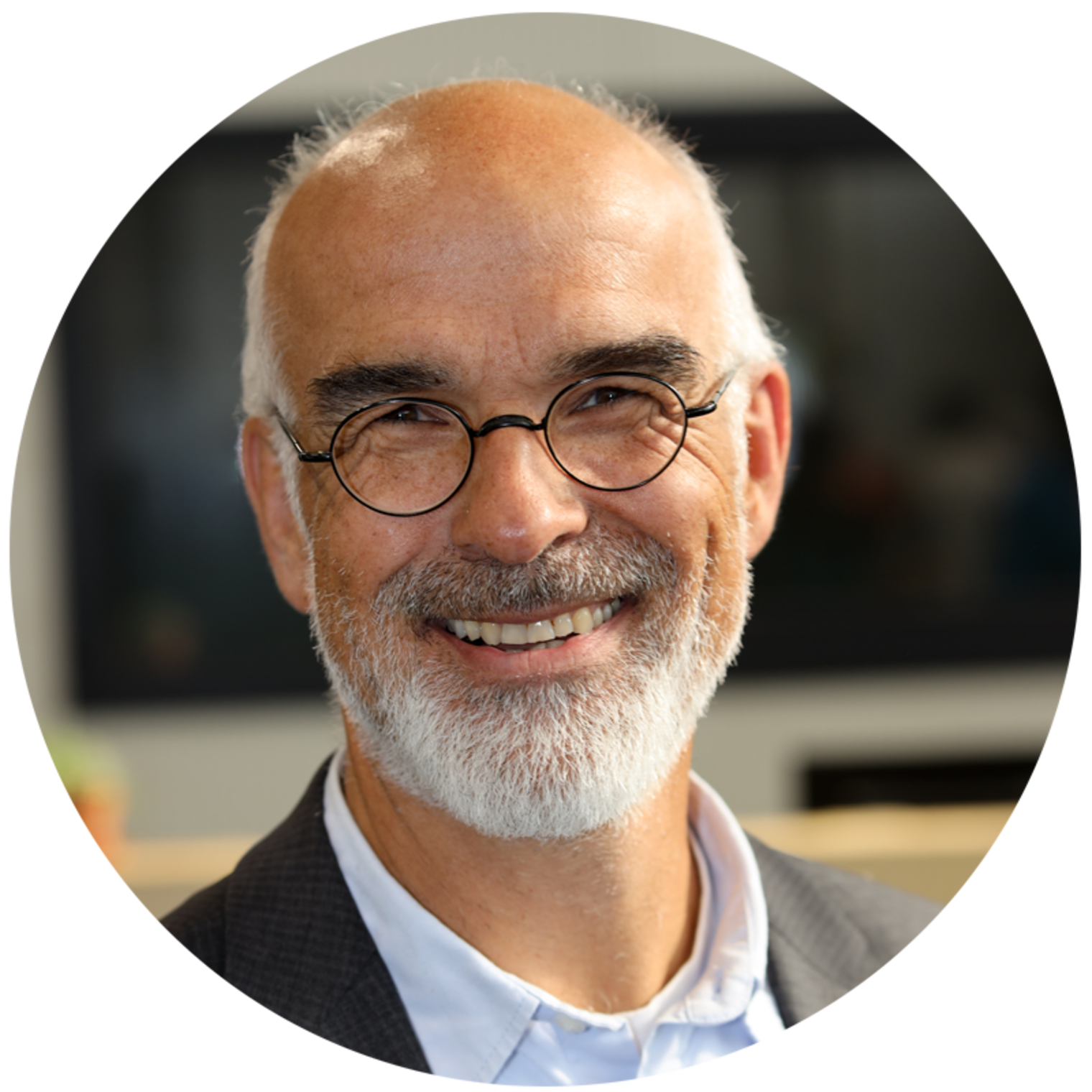 Portrait von Dr. Alexander Schuler, Geschäftsführer des solarLAGO smart energy network e.V.