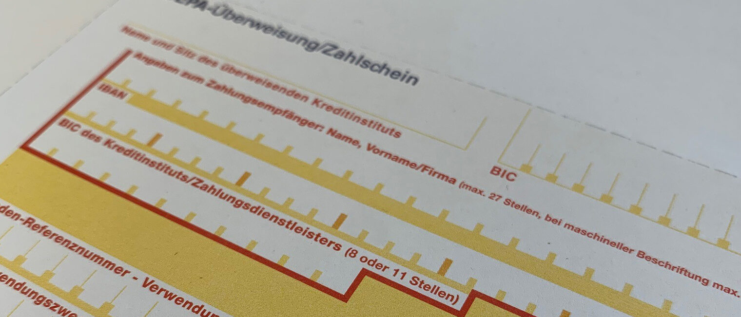 Nahaufnahme eines SEPA-Überweisungsformulars