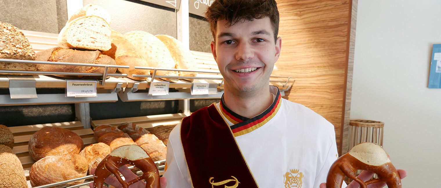 Brezelkönig Luca Stadelhofer in der Bäckerei