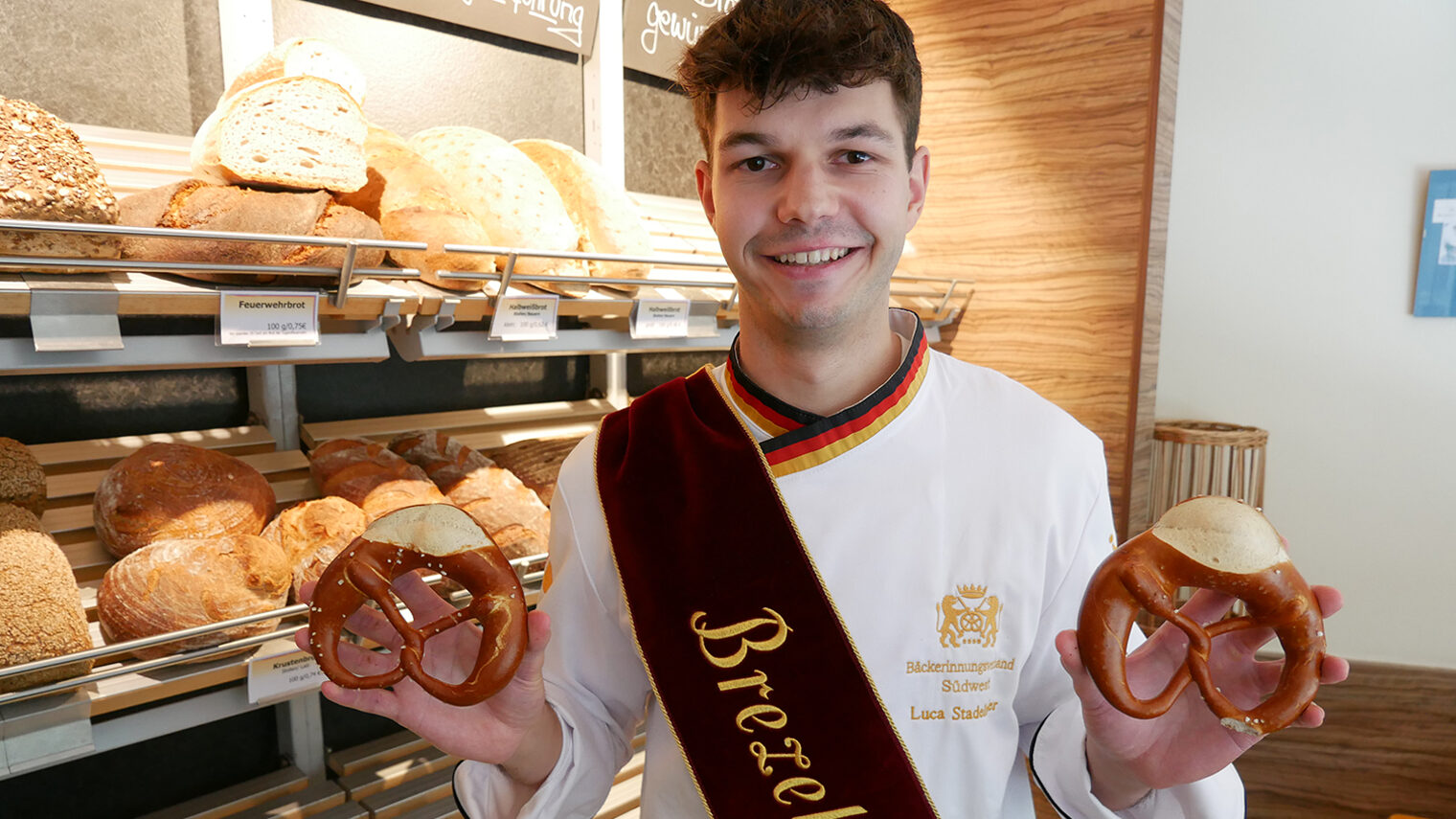Brezelkönig Luca Stadelhofer in der Bäckerei