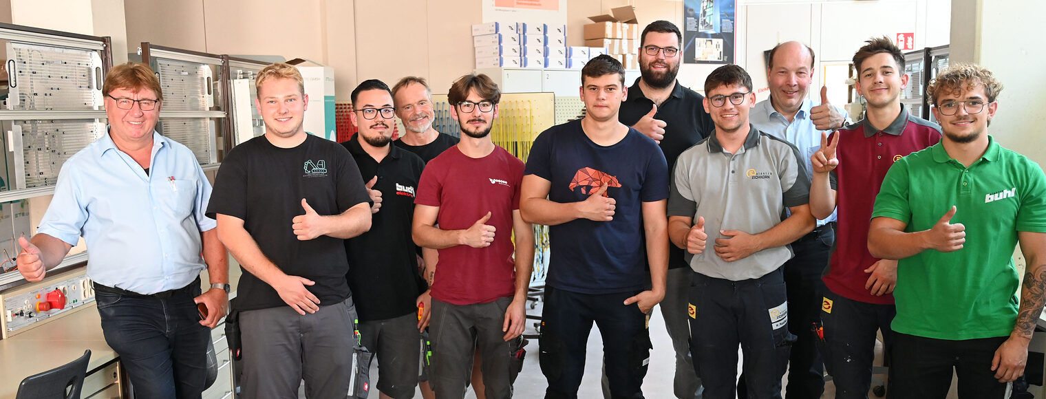 Gruppenfoto der Teilnehmer am DMH-Kammerentscheid der Elektroniker.