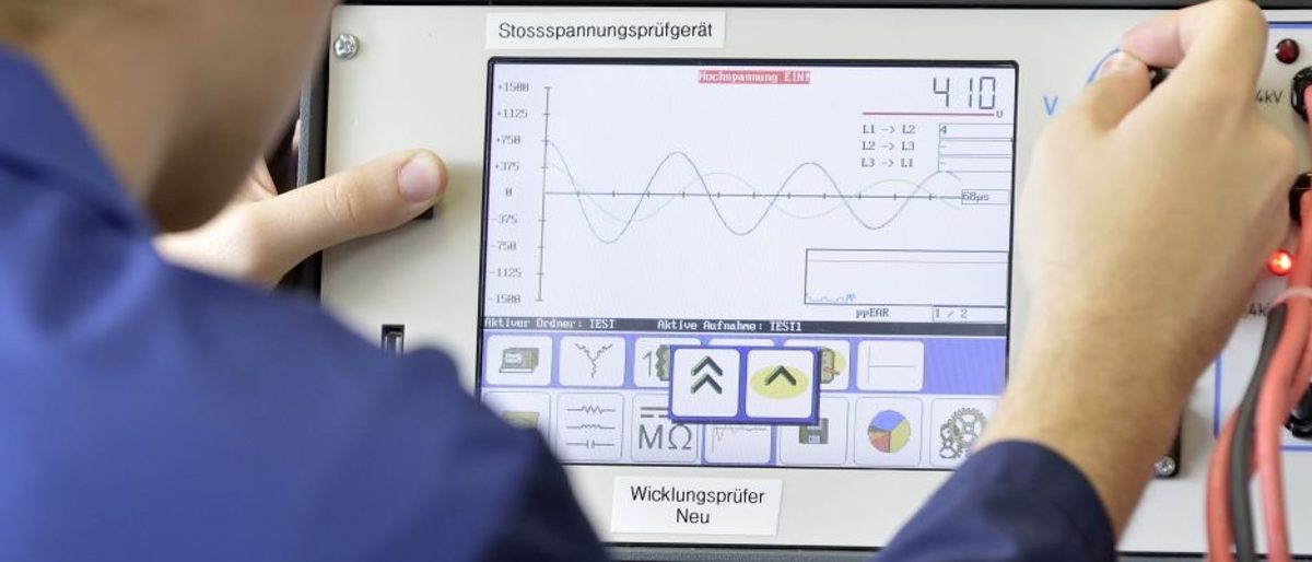 bei spannunen_Informationselektroniker