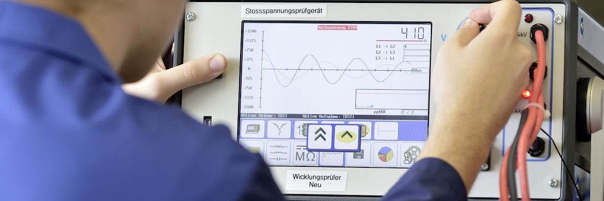 bei spannunen_Informationselektroniker