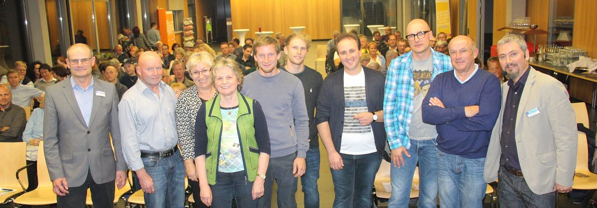 Sie verschafften dem Publikum einen tiefen Einblick in das Thema Betriebsnachfolge: Die Experten von der Handwerkskammer Konstanz und vier Betriebsinhaber, die von ihren eigenen Erfahrungen berichteten. Von links: Betriebsberater Walter Schulz, Unternehmer Franz Rohrer, Sonja Zeiger-Heizmann, Leiterin des Fachbereichs Wirtschaftsförderung und Unternehmensservice der Handwerkskammer Konstanz, Anita Rohrer und ihre Söhne Christian und Matthias, Bäckermeister Daniel Link, Malermeister Dominik Löwe, Unternehmer Thomas Ernst und Betriebsberater Thomas Rieger.