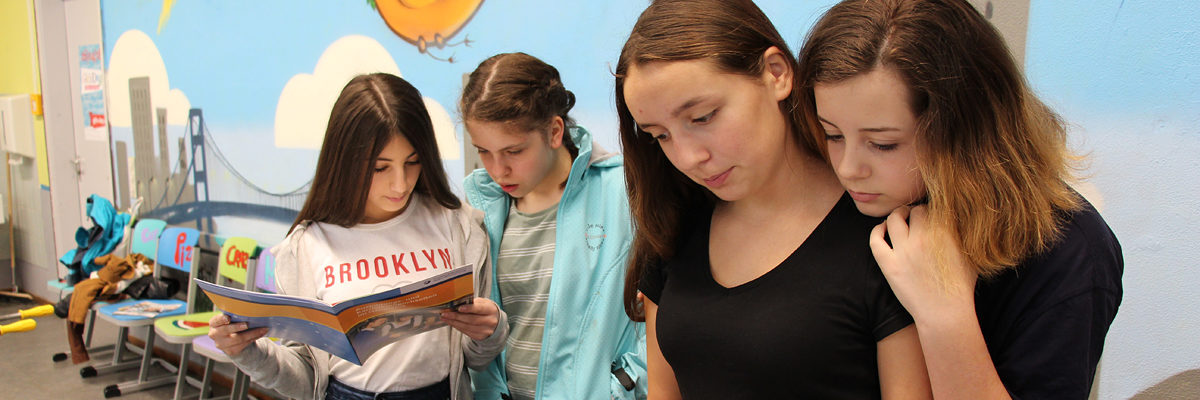 Beim Girls' Day in der Theodor-Heuss-Realschule in Konstanz informierten sich die Schülerinnen über die verschiedenen Ausbildungsberufe im Handwerk. Beim Girls' Day in der Theodor-Heuss-Realschule in Konstanz informierten sich die Schülerinnen über die verschiedenen Ausbildungsberufe im Handwerk.