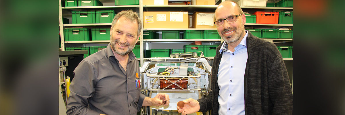 Neue Technologien hautnah erleben konnten die rund 20 Teilnehmer im Rahmen der Veranstaltungsreihe "Strategie gewinnt" der Handwerkskammer Konstanz bei 3D-Labs in St. Georgen. Im Bild: (v. l.) Erwin Fehrenbacher von der Schreinerei Flaig und Peter Reinert von Reinert Innovativer Klavierbau. Neue Technologien hautnah erleben konnten die rund 20 Teilnehmer im Rahmen der Veranstaltungsreihe "Strategie gewinnt" der Handwerkskammer Konstanz bei 3D-Labs in St. Georgen. Im Bild: (v. l.) Erwin Fehrenbacher von der Schreinerei Flaig und Peter Reinert von Reinert Innovativer Klavierbau.
