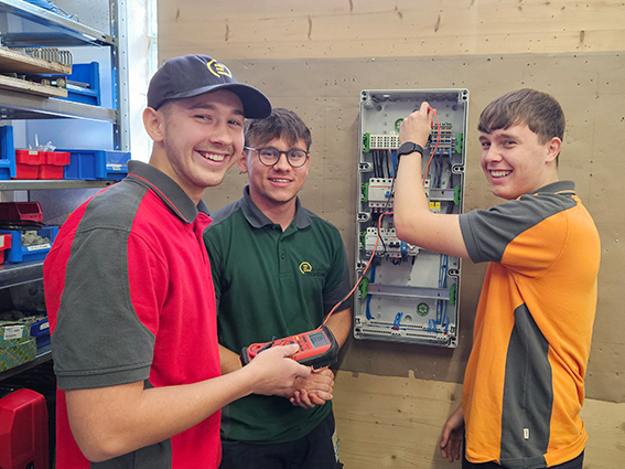 Gruppenbild mit Marco Schüle, Max Mundinger und Arne Wehrle.