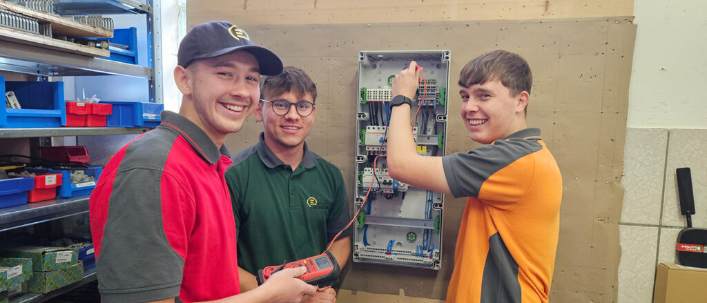 Gruppenbild mit Marco Schüle, Max Mundinger und Arne Wehrle.