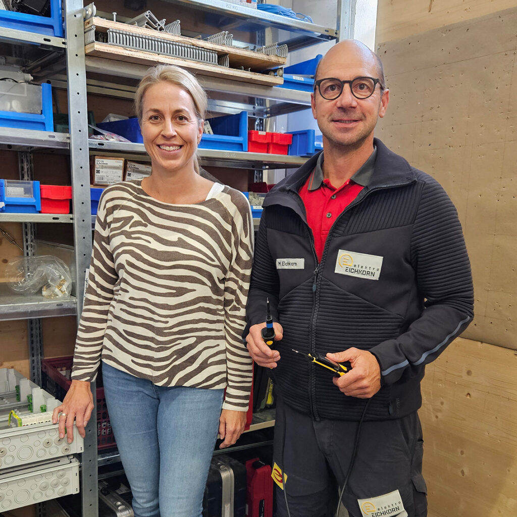 Ausbildungsreferentin Maren Popp und Betriebsinhaber Michael Eichkorn in der Lehrlingswerkstatt.