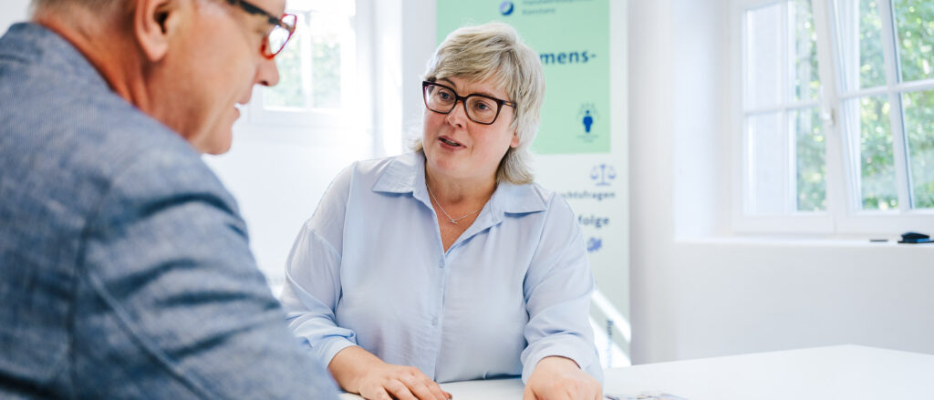 Melita Zivoder, betriebswirtschaftliche Beraterin der Handwerkskammer Konstanz, im Beratungsgespräch.