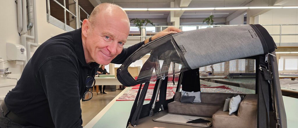 Bootssattler Klaus Leufen in der Werkstatt seines Betriebs Hildra.