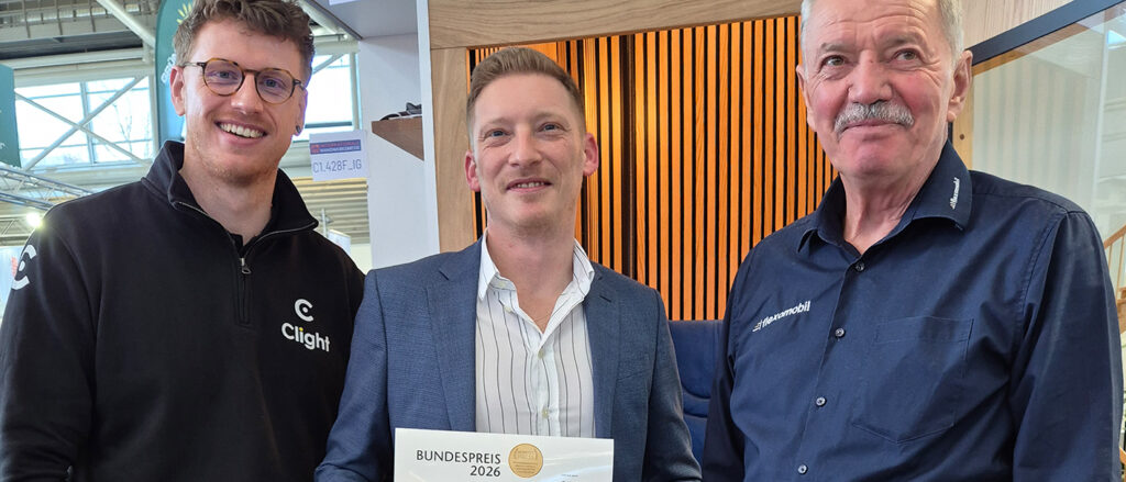 Gruppenbild mit Marius Krösser (Clight), Jan Benz (Berater für Innovation und Technologie, Handwerkskammer Konstanz) und Siegfried Schmid (Flexomobil) auf der IHM in München.