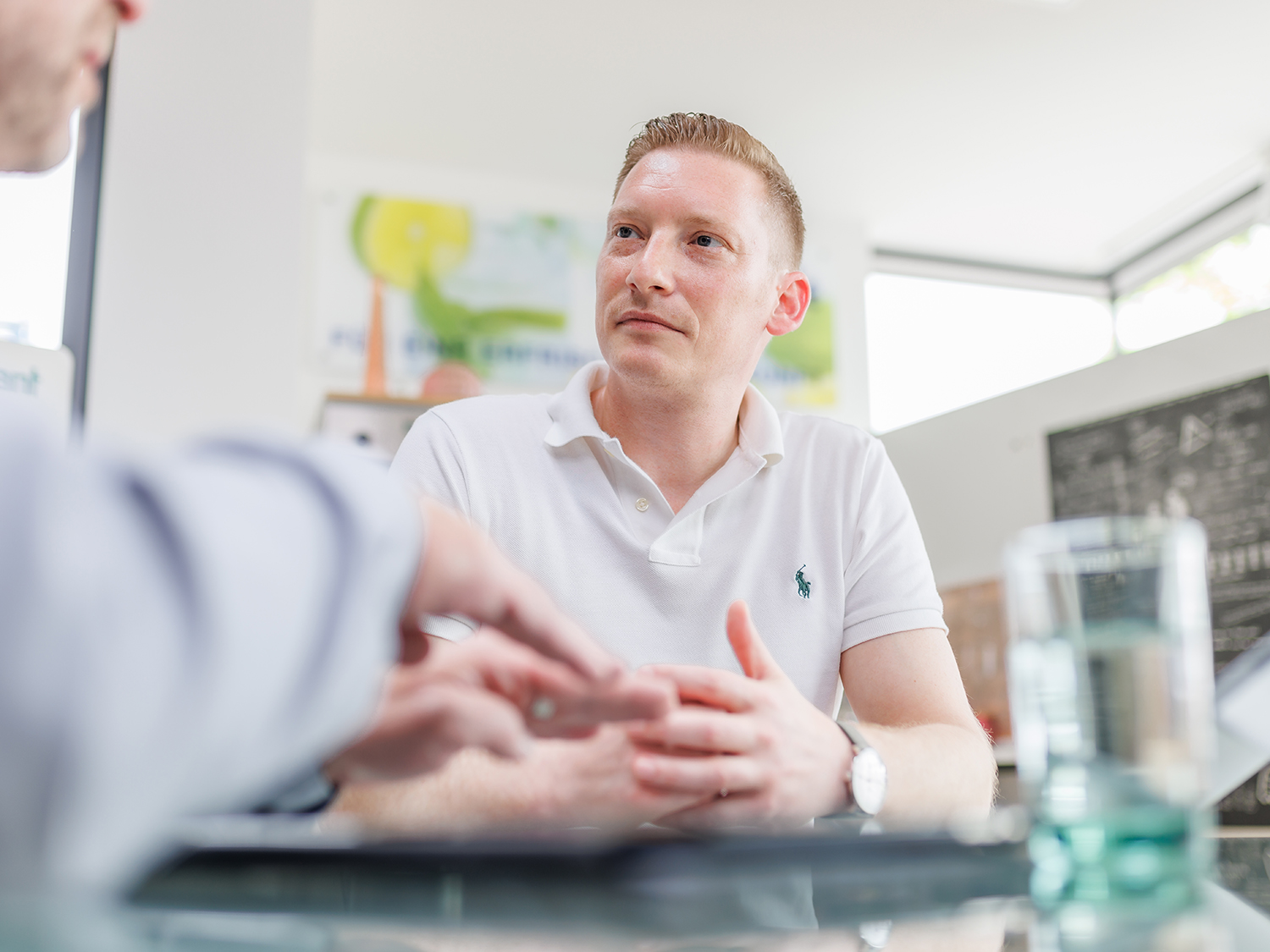 Jan Benz im Beratungsgespräch.