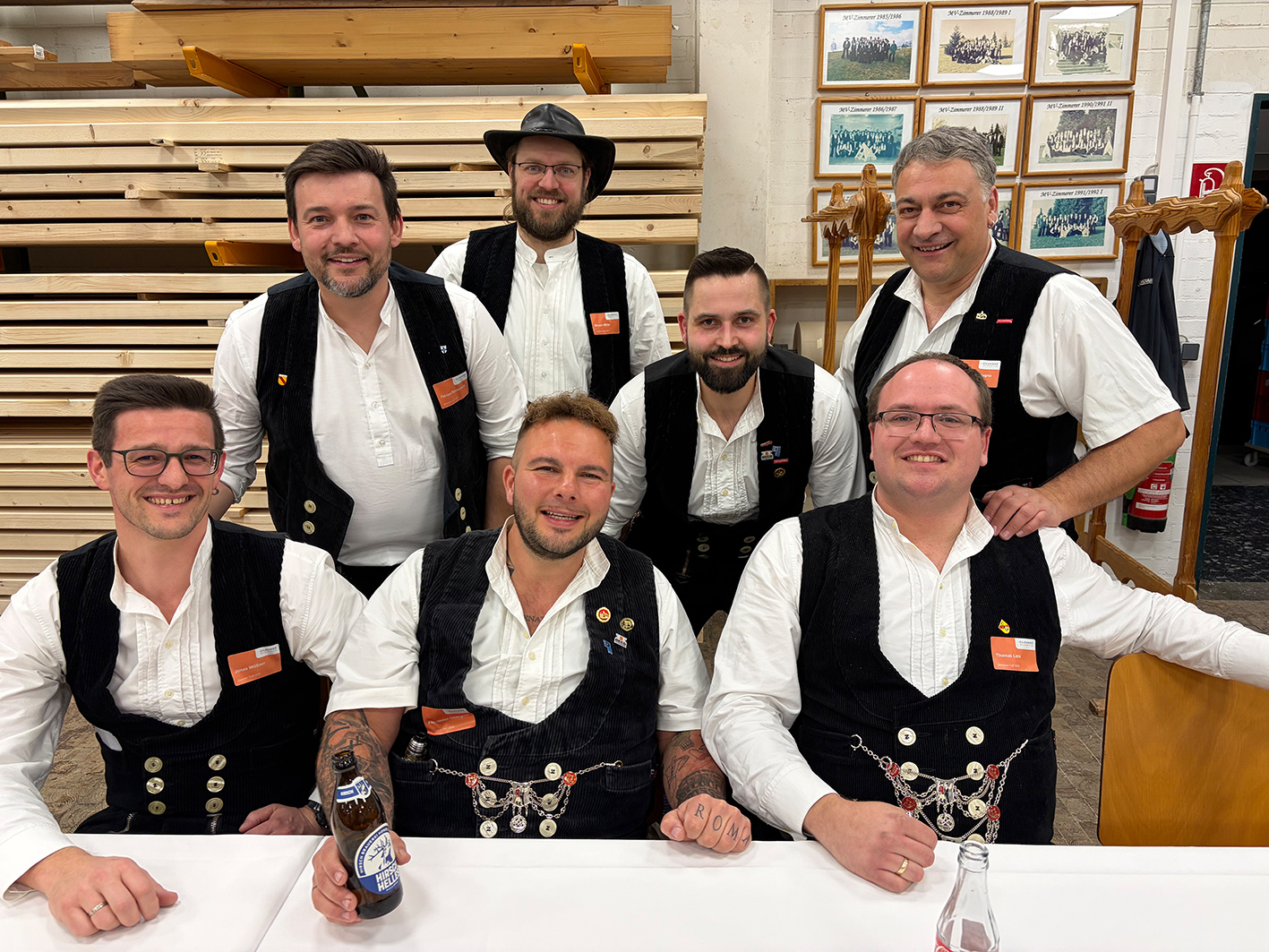 Zimmerertreff 2026 in Rottweil: Gruppenbild mit sieben Männern.