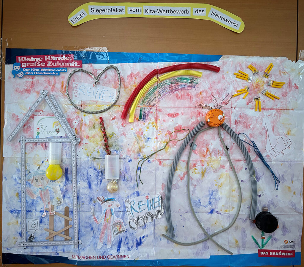 Das prämierte Siegerplakat der Sternengruppe aus dem Kindergarten St. Vinzenz in Deilingen: Eine bunte Collage mit Material aus dem Elektrobetrieb.